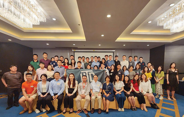 group photo from students Gather in Shanghai
